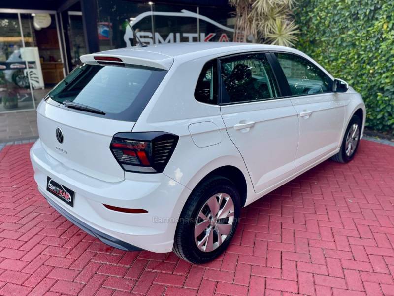 VOLKSWAGEN - POLO - 2023/2023 - Branca - R$ 75.900,00