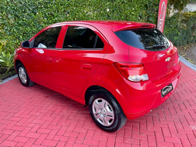 CHEVROLET - ONIX - 2014/2015 - Vermelha - R$ 46.900,00