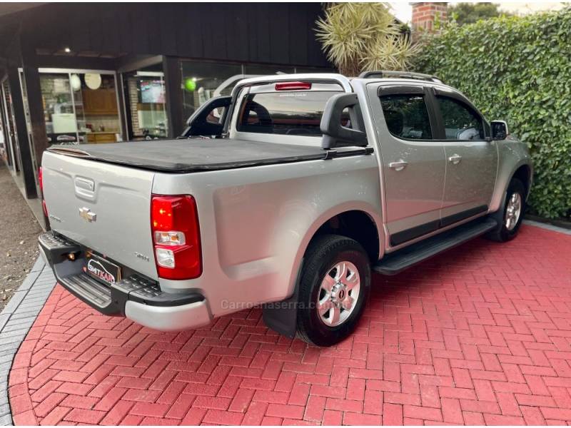 CHEVROLET - S10 - 2014/2014 - Prata - R$ 105.000,00