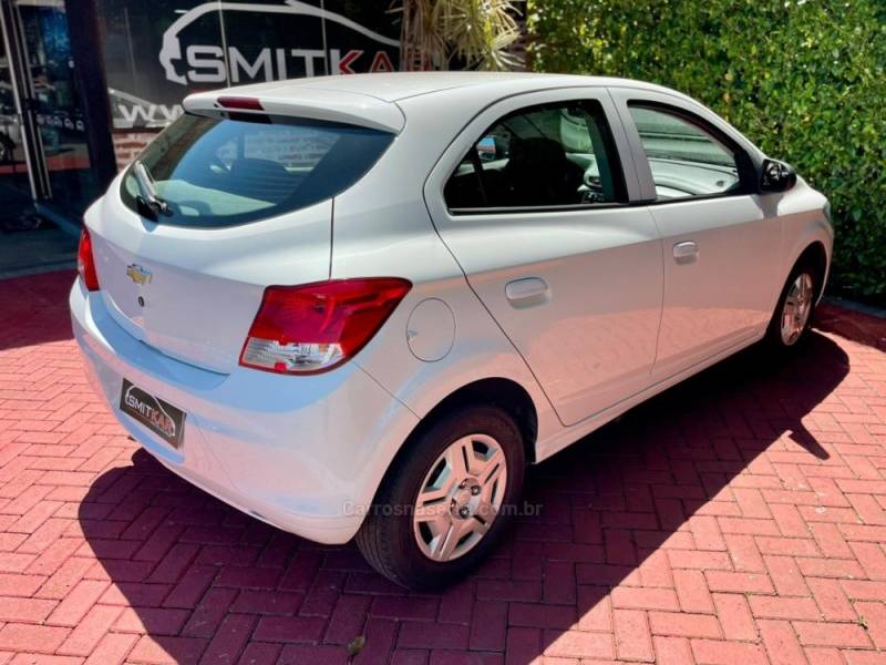 CHEVROLET - ONIX - 2017/2017 - Branca - R$ 48.900,00