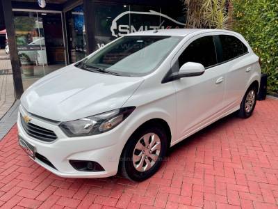 CHEVROLET - ONIX - 2019/2019 - Branca - R$ 57.900,00