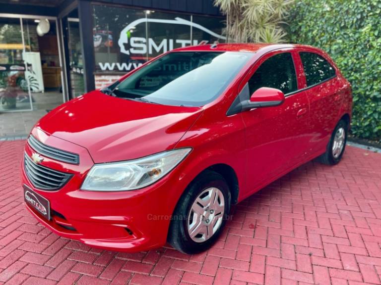 CHEVROLET - ONIX - 2014/2015 - Vermelha - R$ 46.900,00