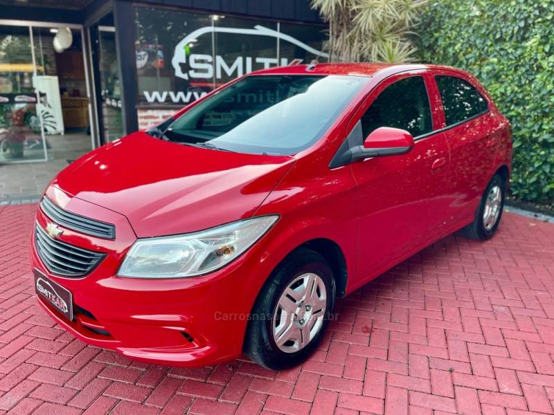 CHEVROLET - ONIX - 2014/2015 - Vermelha - R$ 46.900,00