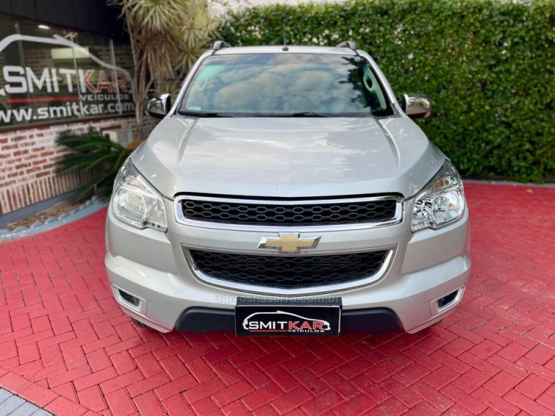 CHEVROLET - S10 - 2014/2014 - Prata - R$ 105.000,00