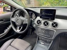 MERCEDES-BENZ - GLA 200 - 2017/2017 - Preta - R$ 115.900,00