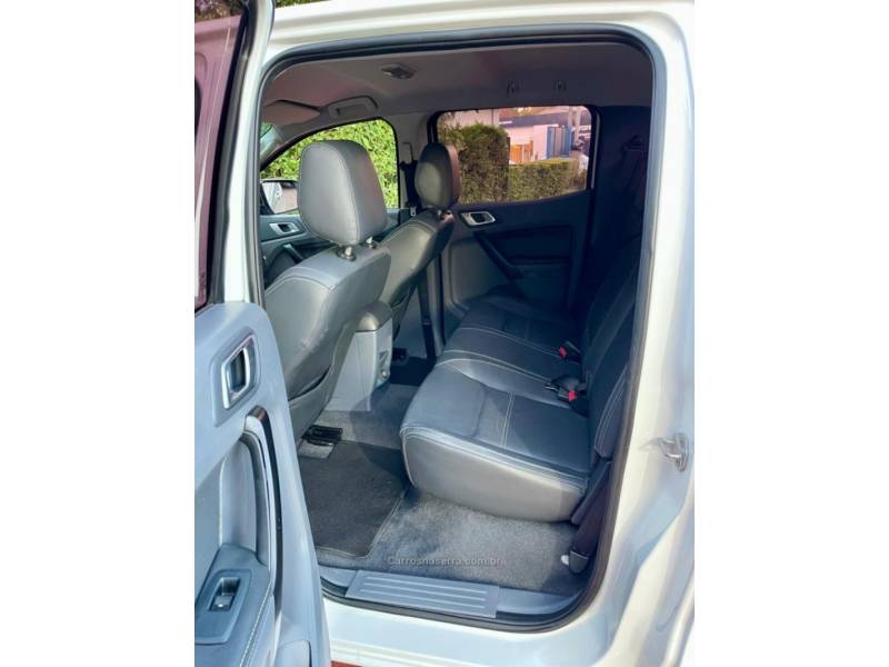 FORD - RANGER - 2013/2014 - Branca - R$ 105.900,00