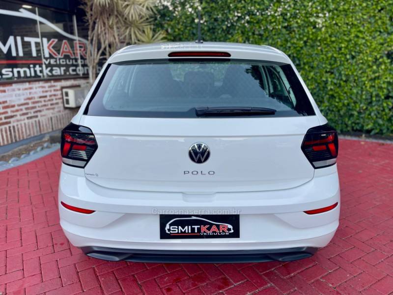 VOLKSWAGEN - POLO - 2023/2023 - Branca - R$ 75.900,00