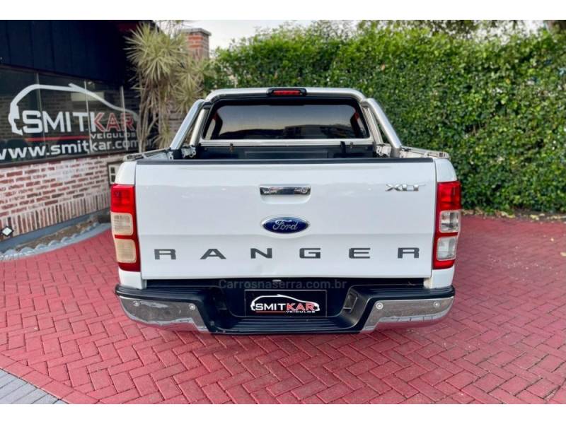 FORD - RANGER - 2013/2014 - Branca - R$ 105.900,00