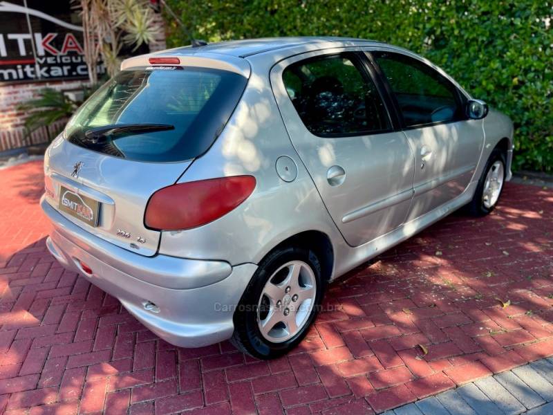 PEUGEOT - 206 - 2007/2008 - Prata - R$ 17.900,00
