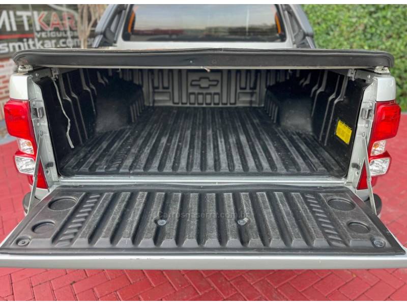 CHEVROLET - S10 - 2014/2014 - Prata - R$ 105.000,00