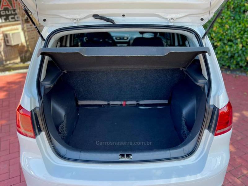 VOLKSWAGEN - SPACEFOX - 2011/2012 - Branca - R$ 42.900,00
